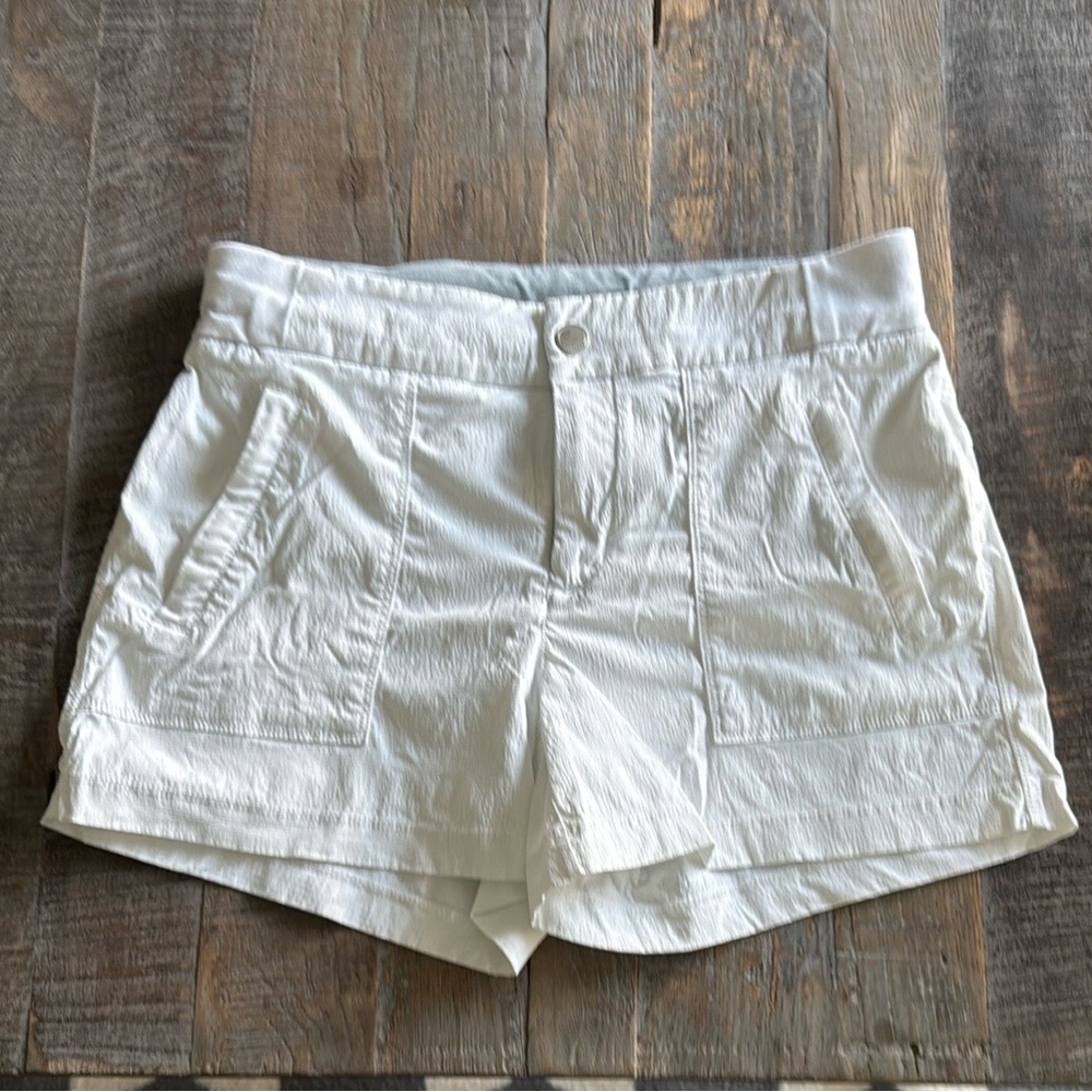 Athleta Trekkie Shorts White Size 4